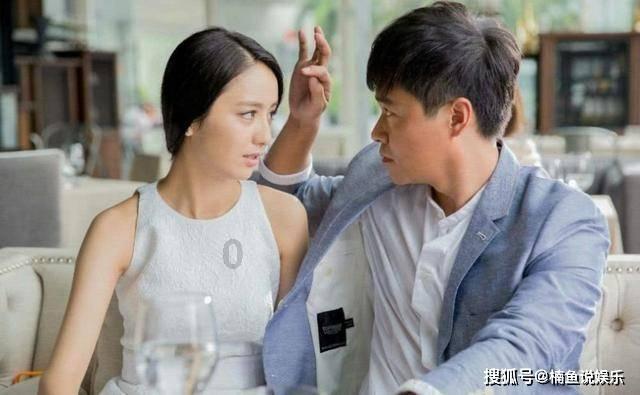逃离海滩的女孩