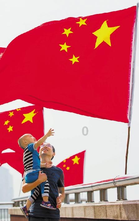 演员“强行扮嫩”的风又刮到了江苏卫视剧里,一脸疲态穿校服真尬
