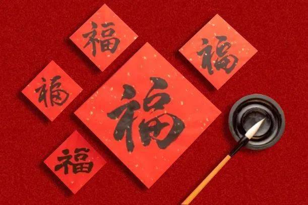 娜姐送新书给大家,别的人玩游戏,都把书放一边,有谁注意林允?