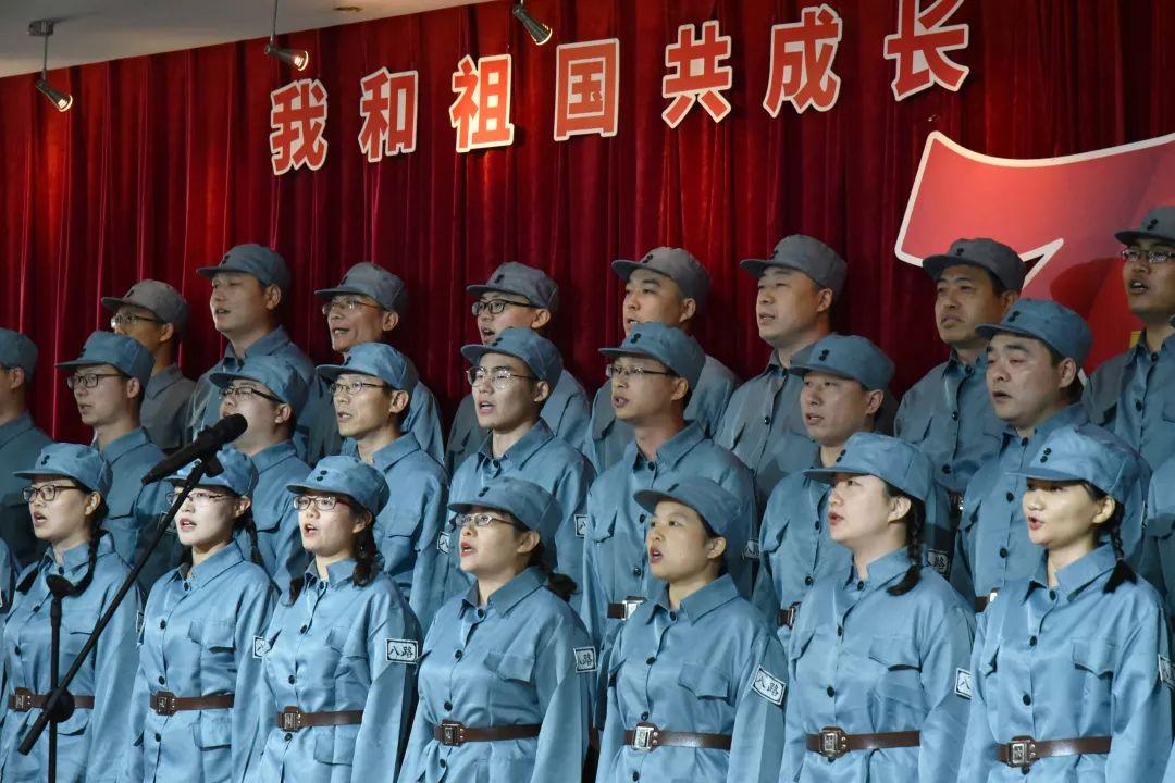 张慧鑫：堂堂央视主持人大赛银奖获得者，竟在江苏台主持探班节目