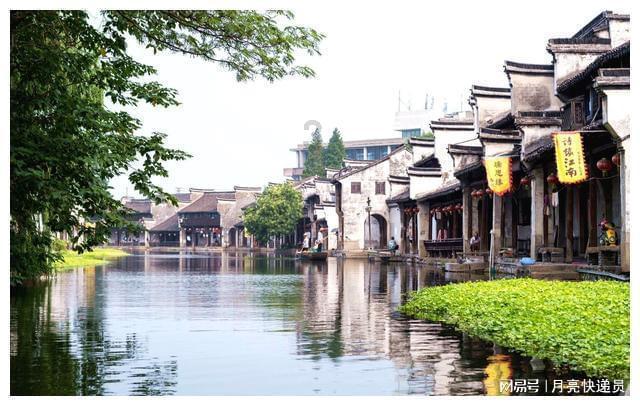 小球进黑洞
