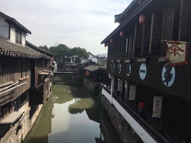 戊土日元生于四季的不同喜好