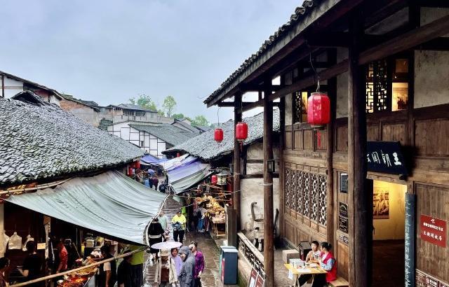 昆山杜克大学餐饮系统配备了爱优特静电光解一体式油烟净化器